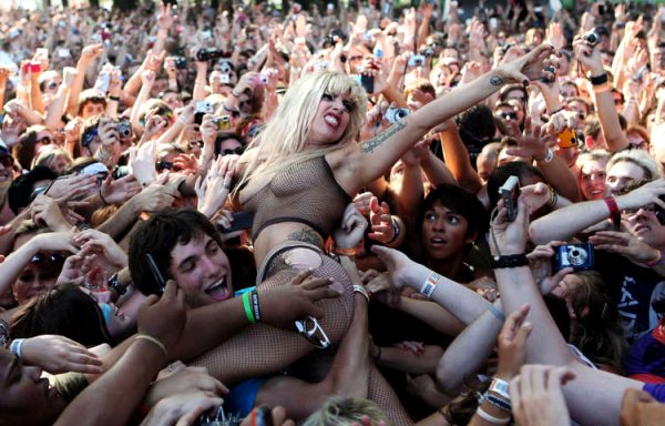 Lady Gaga Getting Groped By Fans At Lollapalooza